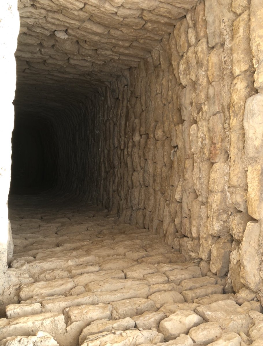 بئر جرف الطوال:
سبالة الطوال جنوب #الدرعية على ضفاف #وادي_حنيفة بجانب #مسجد #الدواسر أشترت أسرة #الطويل المزرعة عام ١٢٨٥هـ، ومدي الطوال كان على الوادي،
سعد بن داوود ومحمد بن سبتان وعلي المنيع اسماء تتذكرهم المزرعة،،،
#البجيري  
#هيئة_تطوير_بوابة_الدرعية
#Diriyah⁠⁠ #السعوديه
