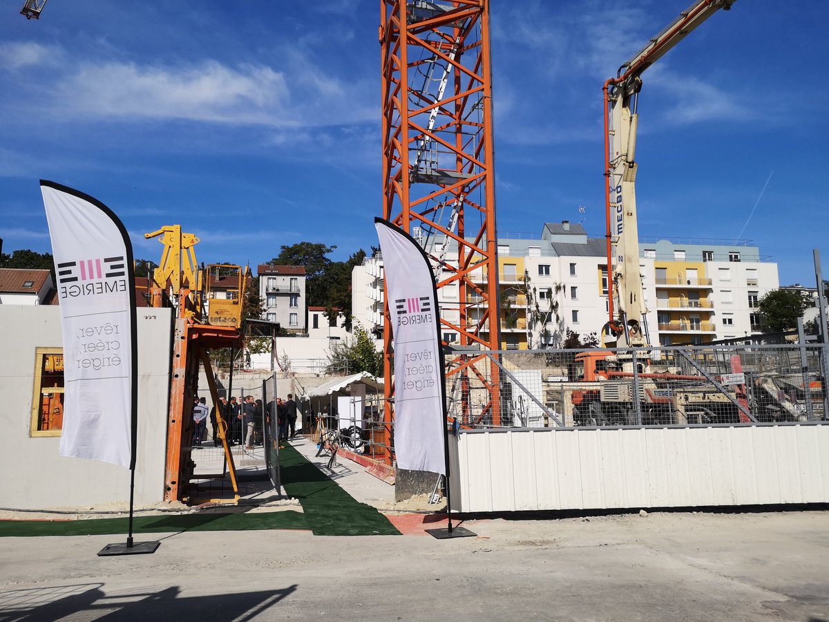 🌿Aujourd'hui plantation du 1er arbre rue Fernand Forest <a href="/villedesuresnes/">Ville de Suresnes</a> avec <a href="/Emerige/">Emerige</a>.
A venir une résidence #Seqens de 24 logements située à proximité des quais de Seine et du parc du Château #CadreDeVie 🏡