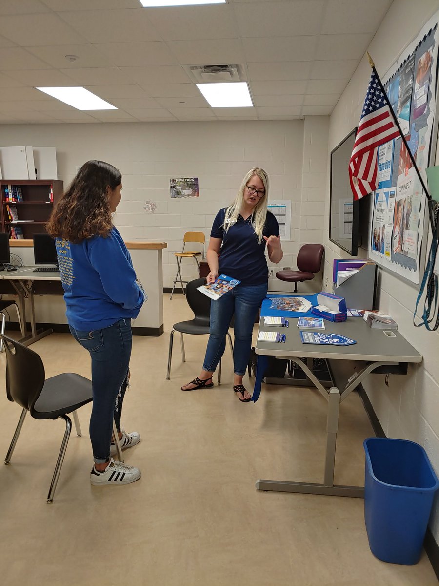 CollegeViewHS3's tweet image. @BlinnCollege  rep Celine Padovani talked college info with the students in the CVHS College and Career Center.  Thanks for coming out!  #Blinnbound #collegebound #CVHSTwolves