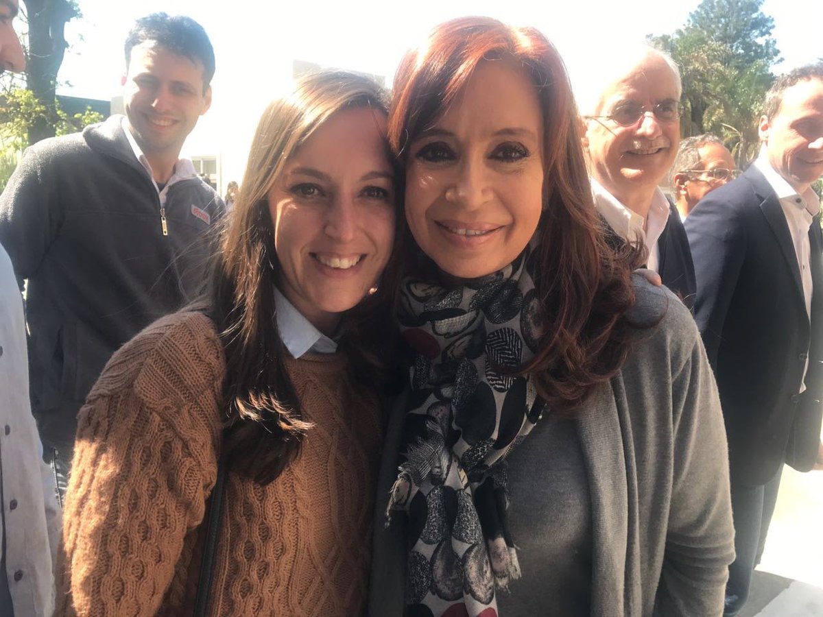 alraskovsky's tweet photo. #PongamosUnaFotoDeCfK porque se lo merece. Porque gobernó priorizando la igualdad de derechos y no vendio la Patria sino que la industrializo y defendió nuestra soberanía economía. 🇦🇷☀️ https://t.co/EHgJ979rRj