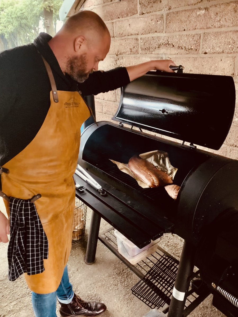 DUUGNL's tweet image. Eendenborstfillet... Zalm.... We worden verwend door @leonardvdplas en @rsoeteman ! #UmbracoBBQ #Umbraco #duug