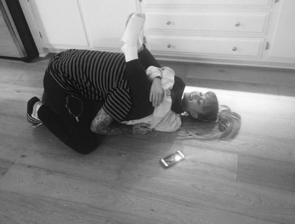 throwbackagb's tweet photo. Ariana via Instagram 3 years ago today ‘baabyyy’ (6th September 2016) https://t.co/WVH4rDaFqE