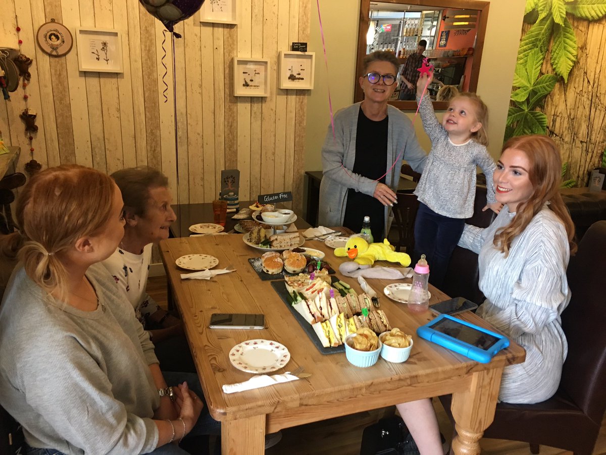 ChestnutsCS's tweet image. A lovely birthday Afternoon Tea today for a 94th birthday! 🎈🎈 #afternoontea #happybirthday