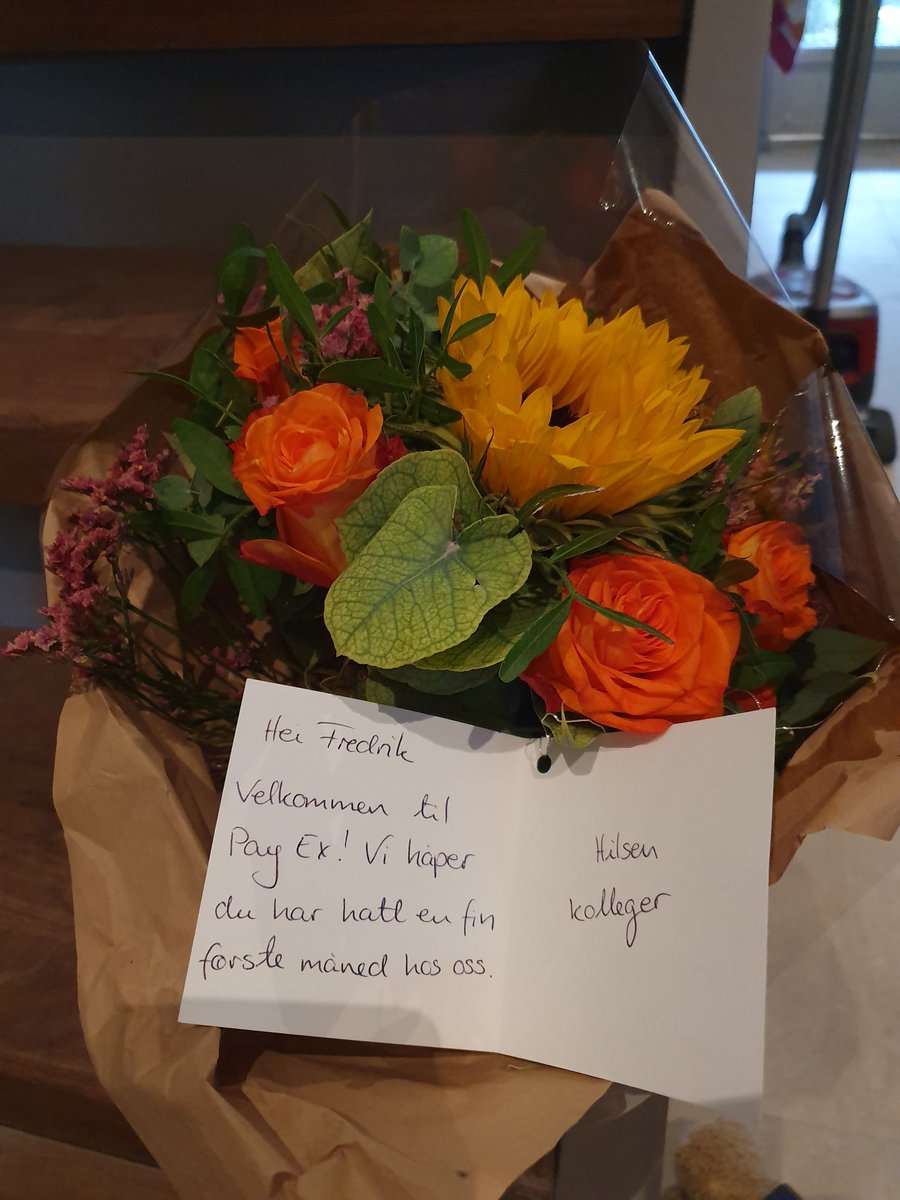 FswAlveberg's tweet image. Hyggelig hilsen på døra en fredag ettermiddag! Det gjør noe med motivasjonen å føle at man blir ivaretatt etter den første måneden i ny jobb.
#payex #kolleger #swedbankpay