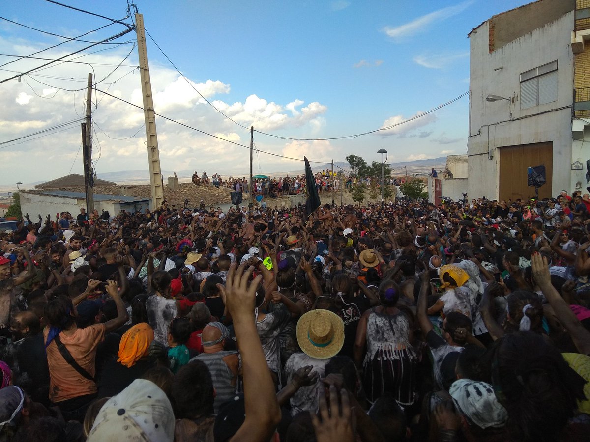 ¡Bandera, bandera, bandera!

#Cascamorras2019 
#Baza