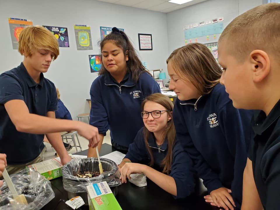 StEdwardBraves's tweet photo. Want to make learning fun (&amp; effective)? Just add sugar! Students in Ms. Ehmen’s science lab🥽🧪 made “puppy chow”—Chex mix, powdered sugar, and chocolate This lesson on fractions afforded students the opportunity to apply a real world skill while cooking up some fun!
💛💙 https://t.co/O1hBXTNQxp