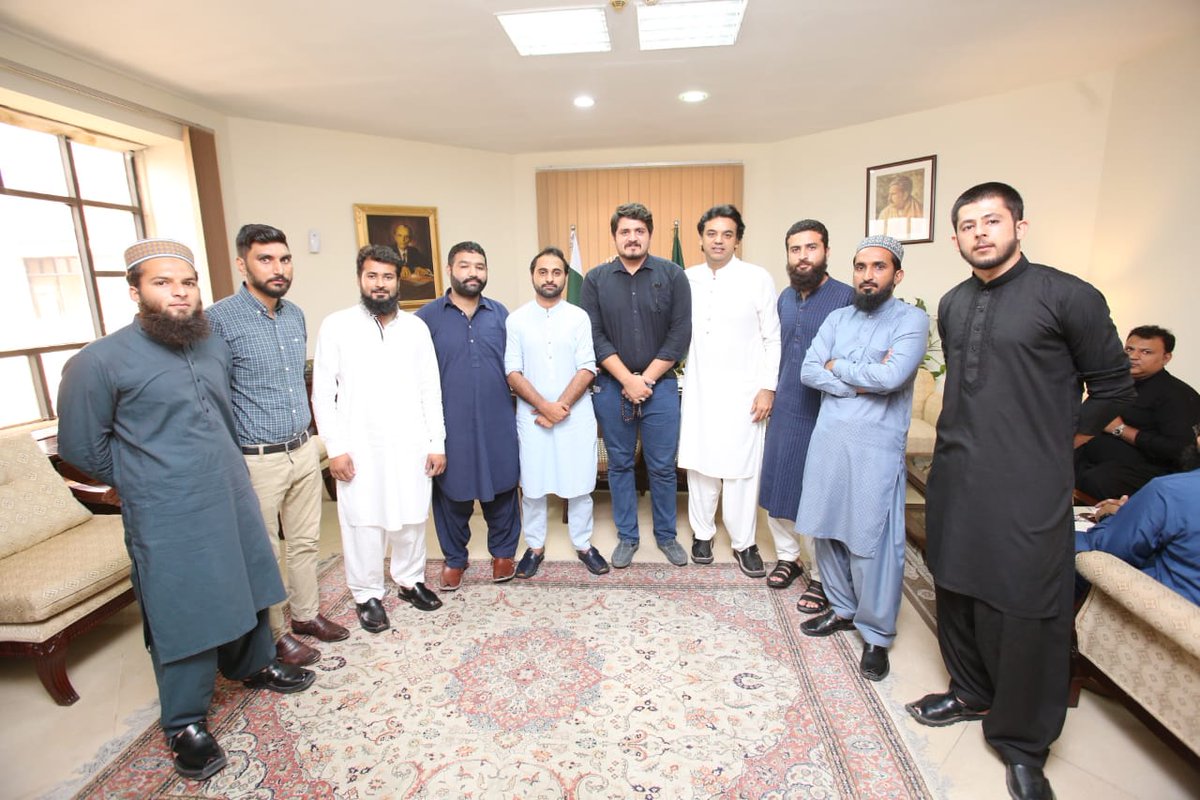 IsfIslamabad's tweet image. وزیراعظم کے معاون خصوصی عثمان ڈار  کے ساتھ آئی ایس ایف اسلام آباد کے وفد کا گروپ فوٹو۔۔۔۔۔۔۔
#KamyabJawan #KamyabJawanProgram #UD #ISF