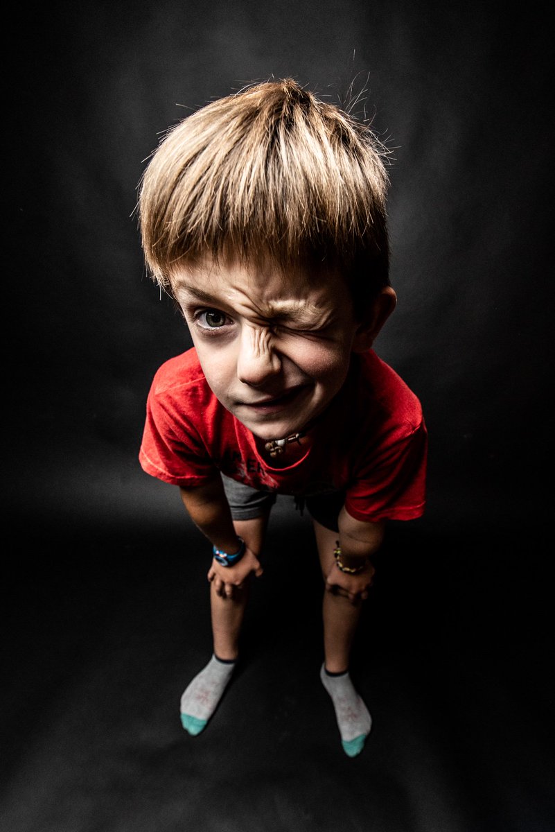 Umeak osaba argazkilariarekin uzten dituzunean...