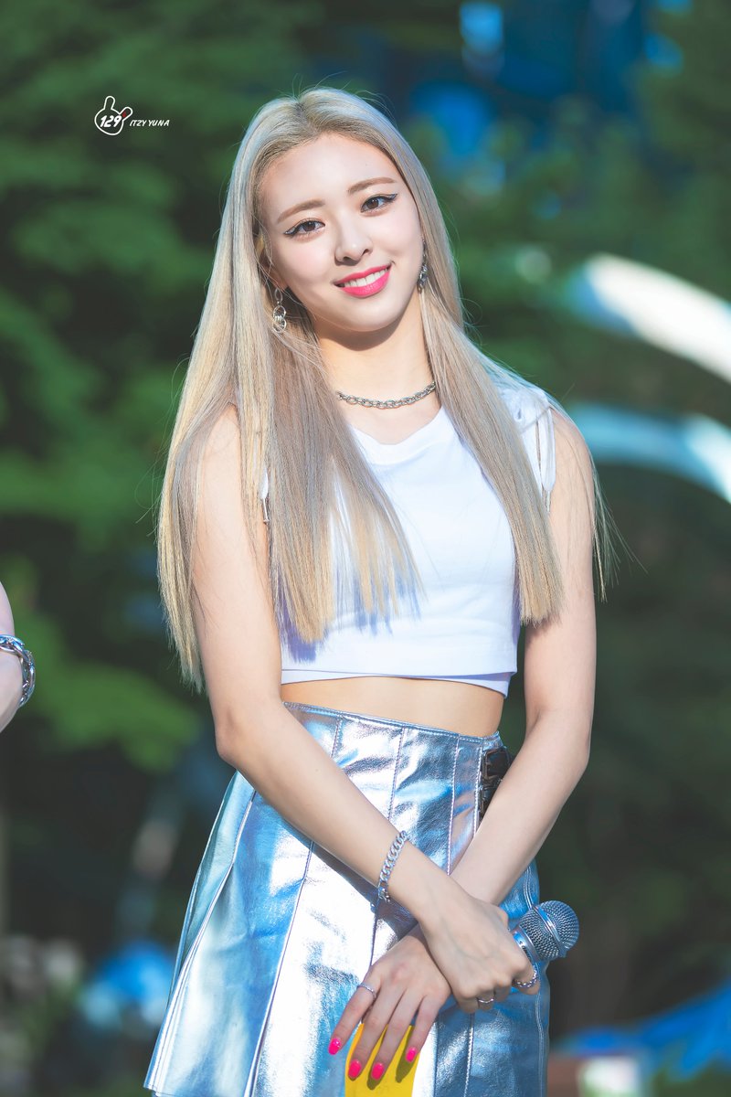 yuna129square's tweet photo. 190831 음악중심 미니팬미팅 

#있지 #ITZY #유나 #신유나 #YUNA #ITZY_ICY 
@ITZYofficial https://t.co/KuXeaAx4DC