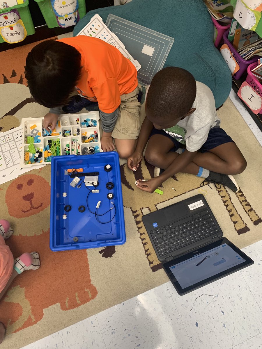 advntrsofmrsbb's tweet photo. LEGO We Do time! @LEGO_Education #gvesstrong https://t.co/ekqruvo6Xx