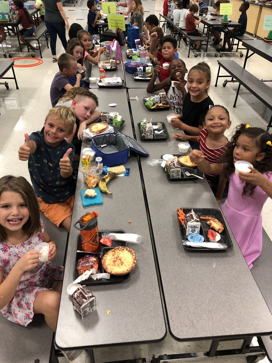 ChascoElem's tweet photo. Ms. Price’s class celebrating today because they reached the first line on their compliment jar! #positiveincentives #goodchoices https://t.co/EgdRZYY2my