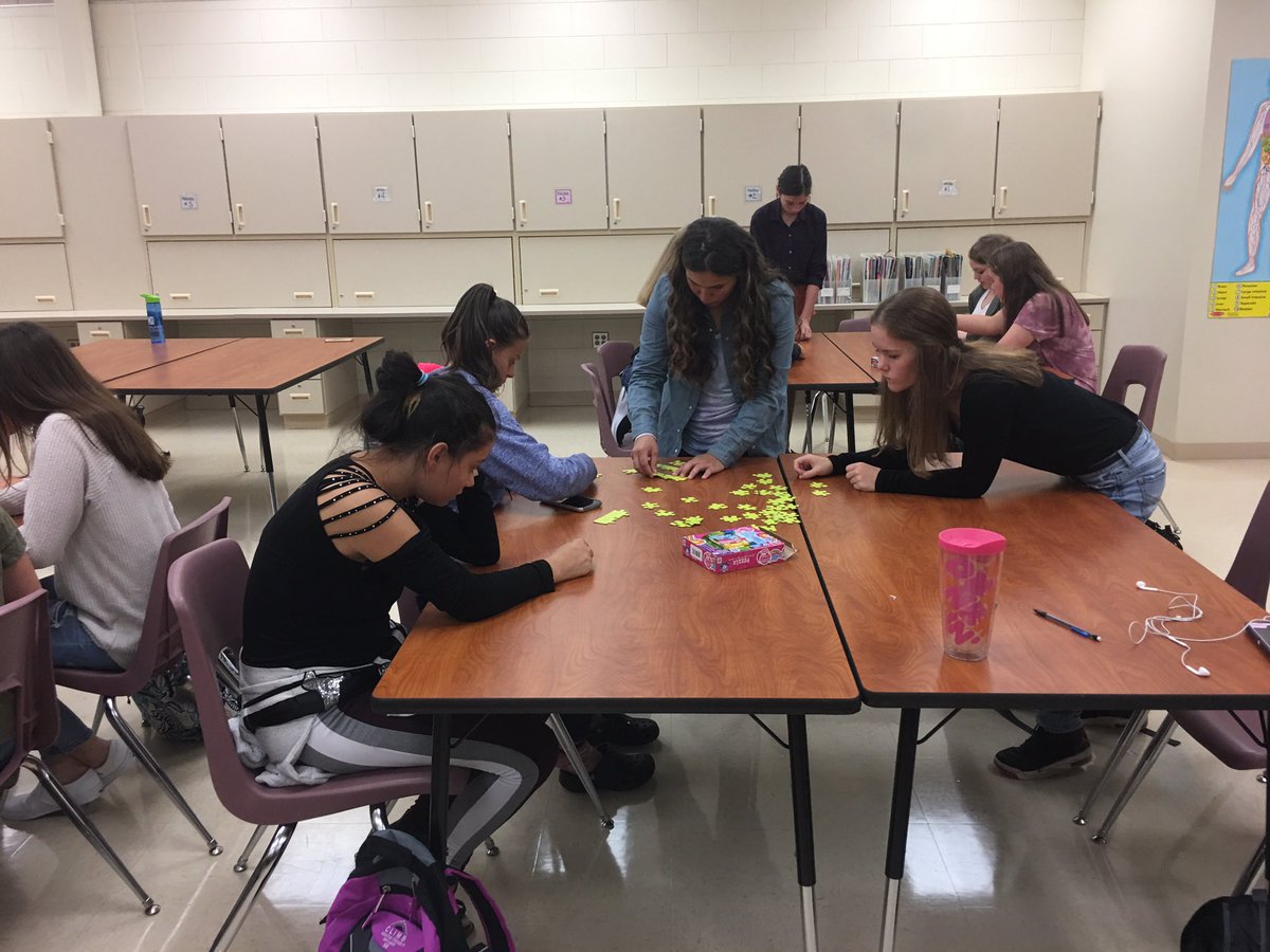 skingGreenBay's tweet photo. @BayPortHS @HSSD what’s so puzzling about teamwork? Intro to Health Sciences! https://t.co/sOSIjr4TQn