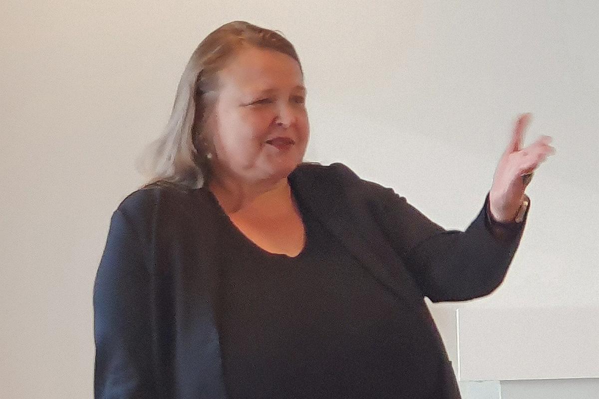 1. Wissenschaftsforum Ideenmanagement am UKM Münster. Grußworte von Klaudia Sauer, Hauptabteilungsleiterin Personalbeschaffung und Personalentwicklung am UKM.
@z_idm #ZI