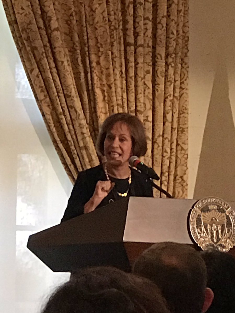 heatherrim's tweet photo. “We are here to educate students and support discoveries that will serve and change society.” @PresidentFolt @USCAlumni #USCALC #FightOn https://t.co/r4vAjHP6mL