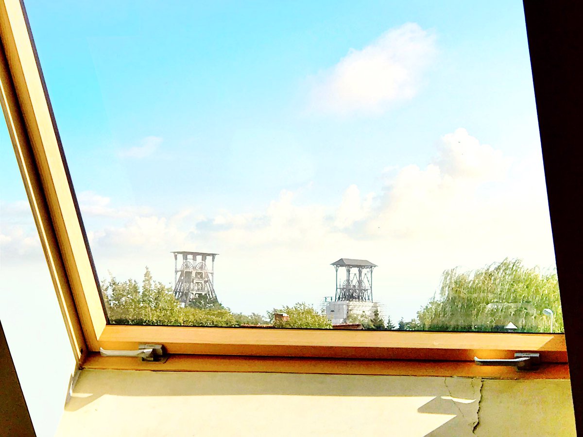 straffejuf's tweet image. Ik heb dit schooljaar nog niet kunnen stoefen van mijn uitzicht in de klas he 😍 
Wel mensen, als je een mijnwerkersdochter bent, dan is dit een heel mooie uitzicht!!! 

I ♥️ it 

#beringen #mijn