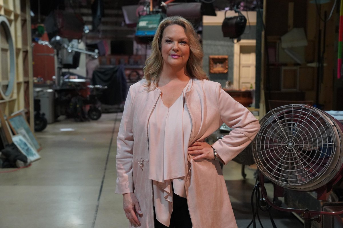 Leann Hunley stopped by Inside Salem to talk Anna's antics and Kristen...