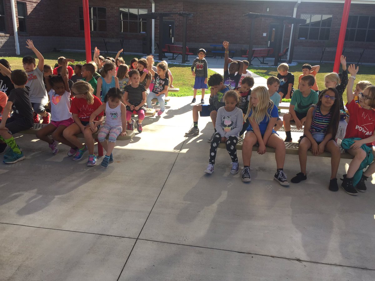 Mrs_LeCroyCCSD's tweet photo. Our first DEAT today was amazing! Can’t wait for the year ahead! Rowtag is on fireeeee 🔥🔥🔥#builingrelationships #SixTribesONENation #rowtag #deat @ClarkCreekSTEM @mrskrissycloud @kjames1st https://t.co/zmgGyv4HVB