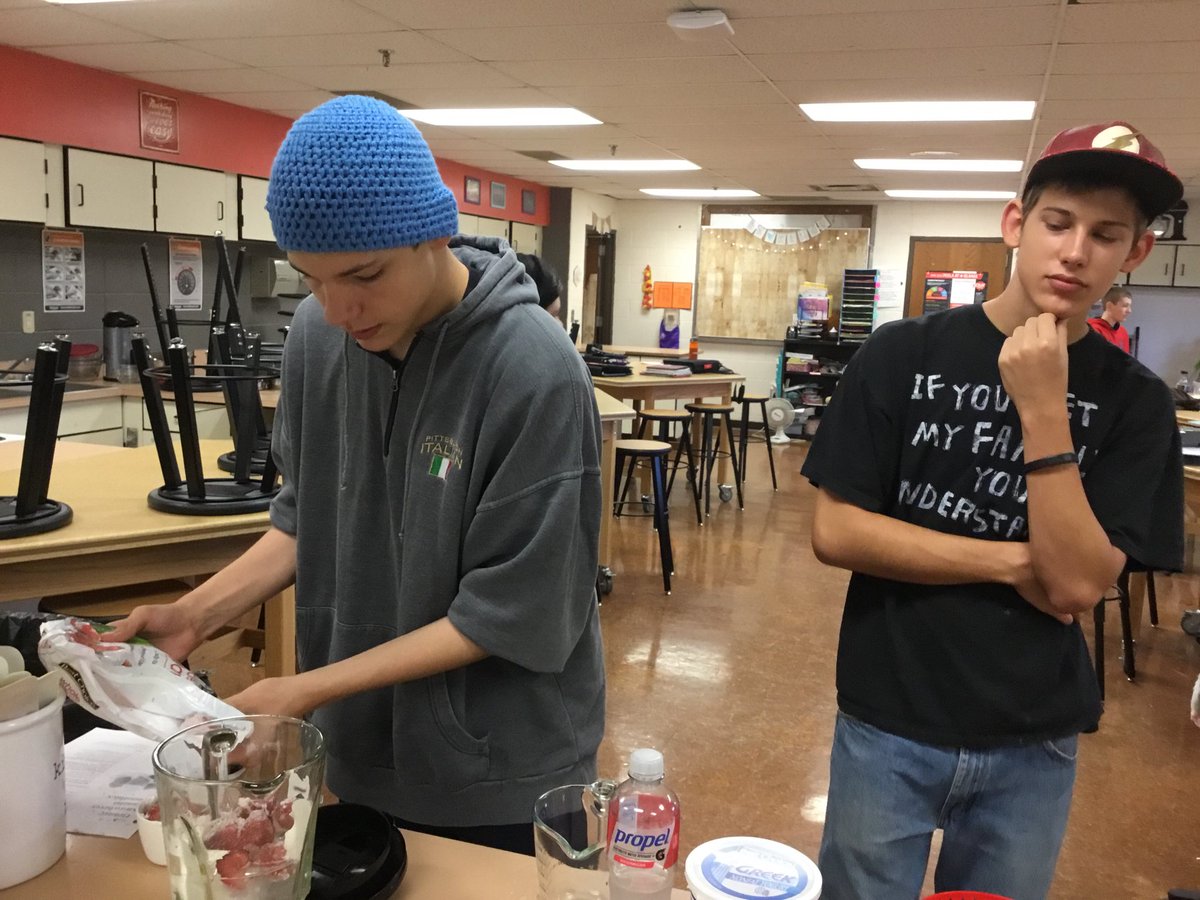 CarlyLatchic's tweet photo. We have officially started our cooking labs @MHSColts #culinaryfundamentals #coltscook #collaboration #realworldskills #theydidgreat https://t.co/BJvdmhaiBM