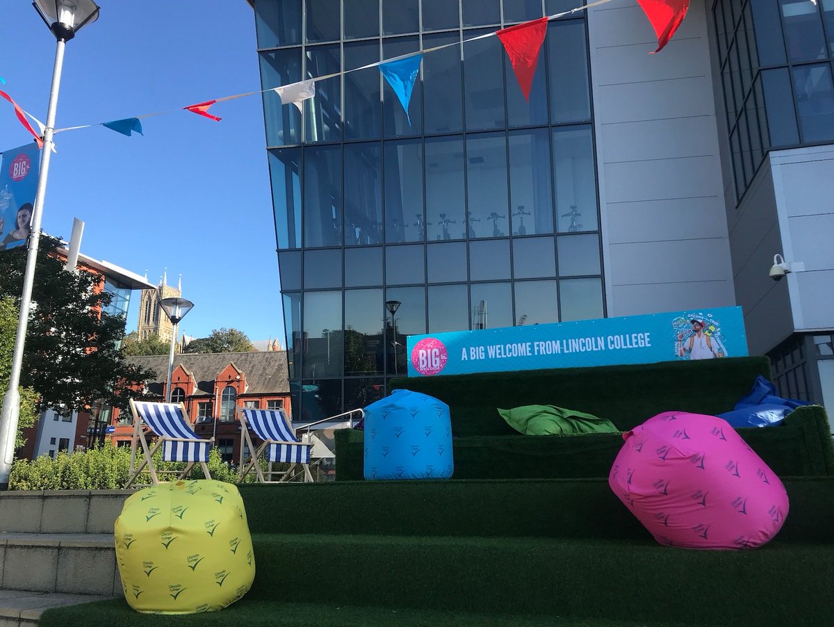 We really enjoyed creating these vibrant branded bean bags for the BIG Welcome at <a href="/lincoln_college/">Lincoln College</a>  🙌🏻

Printed, sewn and finished in-house our bean bags are the perfect promotional product to provide fun comfortable seating for your event!

#PrintOnDemand #TeamYPP