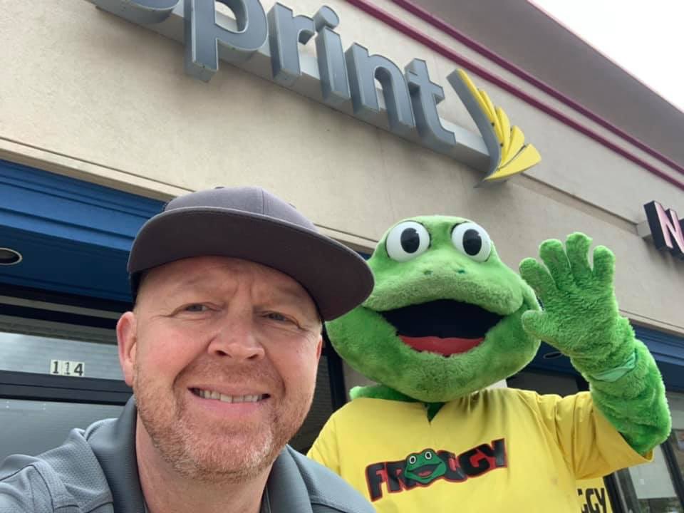 DangerMulder's tweet photo. Join Froggy’s #DangerShow Live from the @sprint store in Washington PA (Trinity Point Drive) today 3pm-7pm for a chance to win Jason Aldean tickets and get a free #TakeMeBackstage shirt while supplies last!!! #SprintBackstage @WashPa0985 https://t.co/NgWSzQYJYi