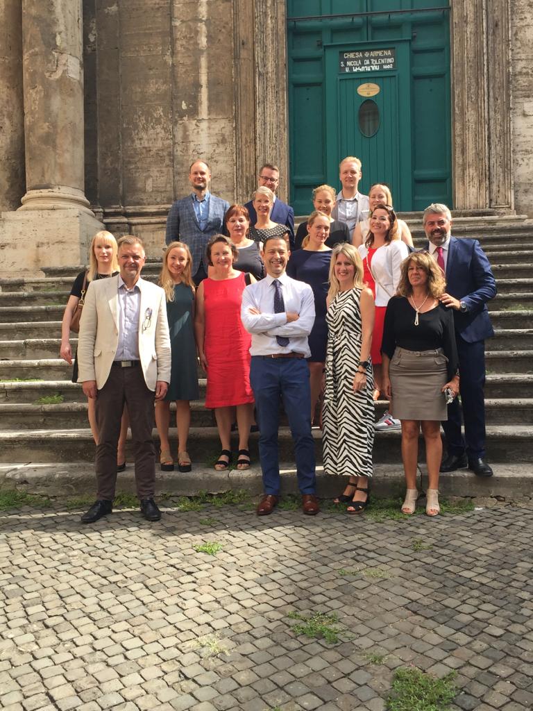 praxiconsulting's tweet photo. Il team di HRS Advisors, partner finlandese del network PRAXI Alliance, ospite oggi della sede PRAXI di Roma #PRAXI #PraxiAlliance #PraxiHR #praxiimprovingperformance #Roma https://t.co/fD1Pi7Z40j