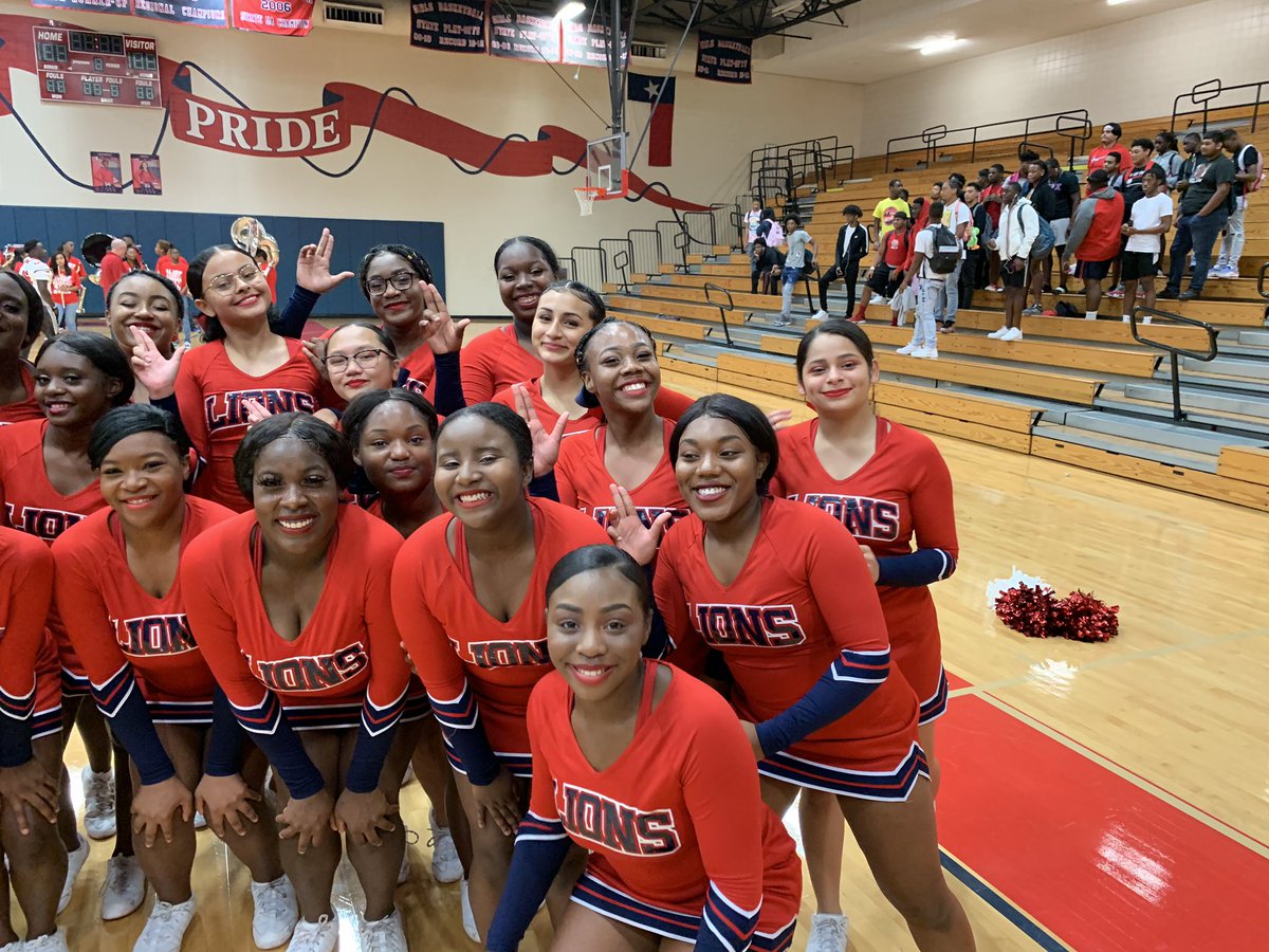 Nate Griffin (@nategrifffox26) on Twitter photo #FridayFootballFever <a href="/FOX26Houston/">FOX26Houston</a> visits <a href="/AliefISD/">Alief ISD</a> <a href="/ATaylorHS/">Alief Taylor High School</a> <a href="/CraigEichhornPR/">Craig Eichhorn, APR</a> <a href="/AliefTaylor_FB/">Alief Taylor Football</a> <a href="/AliefTaylorAT/">Alief Taylor Athletic Training</a> <a href="/AliefTaylorMBB/">Taylor Lions Basketball</a> @AliefTaylor_ASA <a href="/AliefTaylorASA/">AliefTaylorASA</a> <a href="/Alief_Lang_Arts/">Alief ISD RLA Dept.</a> Thank you! #FridayFootballFever <a href="/FOX26Houston/">FOX26Houston</a> visits <a href="/AliefISD/">Alief ISD</a> <a href="/ATaylorHS/">Alief Taylor High School</a> <a href="/CraigEichhornPR/">Craig Eichhorn, APR</a> <a href="/AliefTaylor_FB/">Alief Taylor Football</a> <a href="/AliefTaylorAT/">Alief Taylor Athletic Training</a> <a href="/AliefTaylorMBB/">Taylor Lions Basketball</a> @AliefTaylor_ASA <a href="/AliefTaylorASA/">AliefTaylorASA</a> <a href="/Alief_Lang_Arts/">Alief ISD RLA Dept.</a> Thank you!