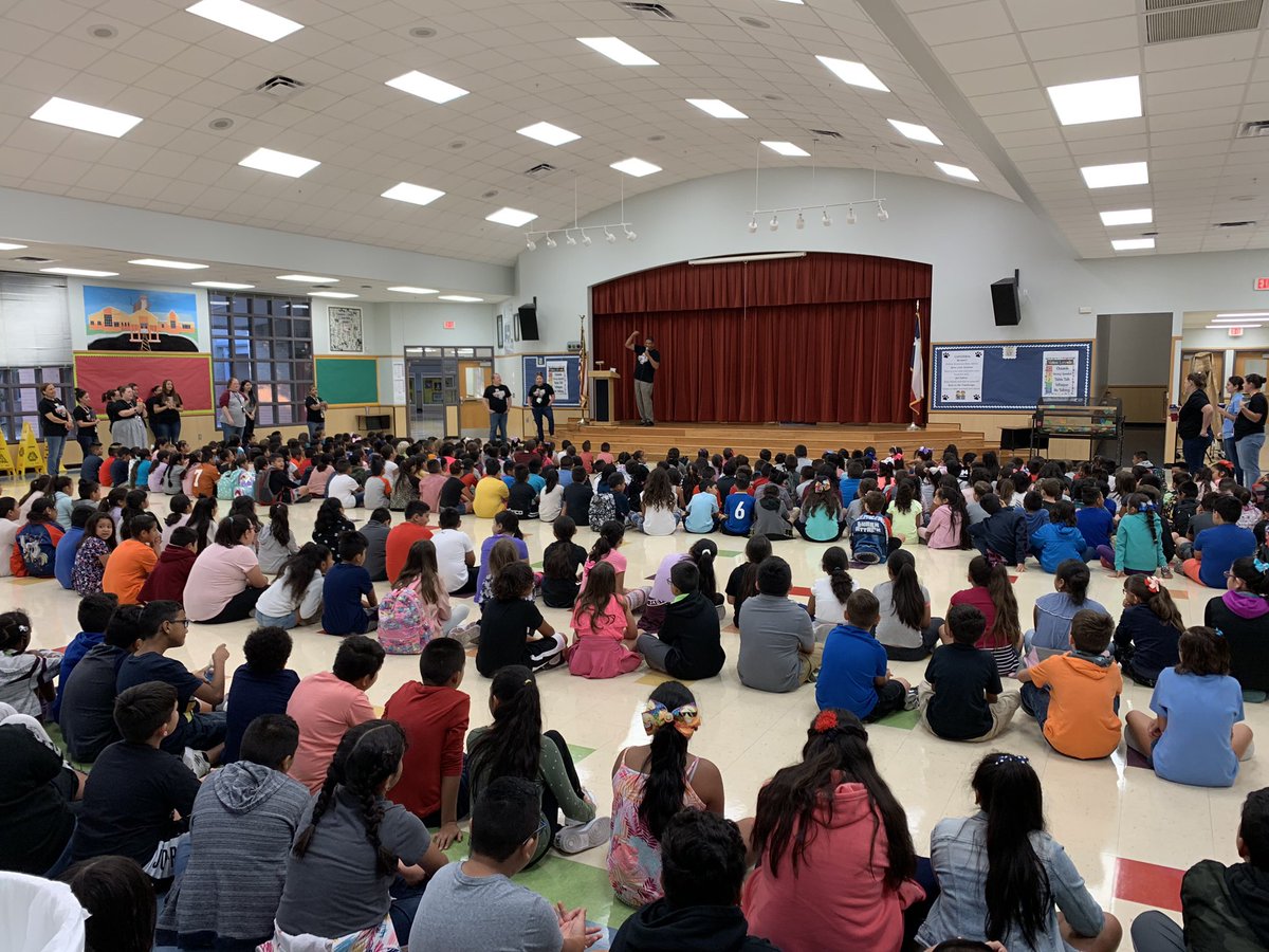 DVISD_CES's tweet photo. Itβs the first #CreedmoorYall #ROARrally of the school year! Here at Creedmoor, everyone follows the ROAR! #DVPROUD https://t.co/AFRrGg3542