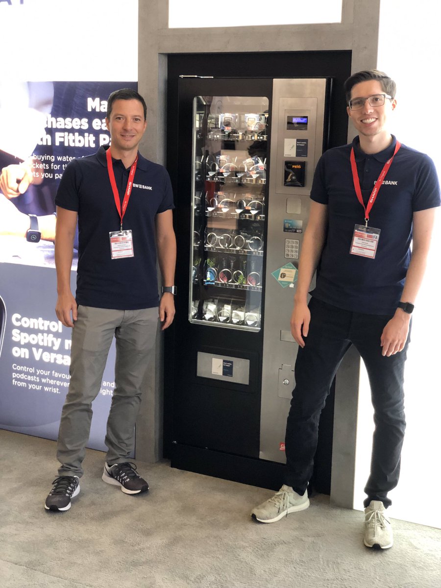 Felix_Rud's tweet photo. Mit @schroet83 heute auf dem @IFA_Berlin Stand von @Fitbit_DE für die @LBBW zur Demonstration von Fitbit Pay. https://t.co/fsMrv3pZGk
