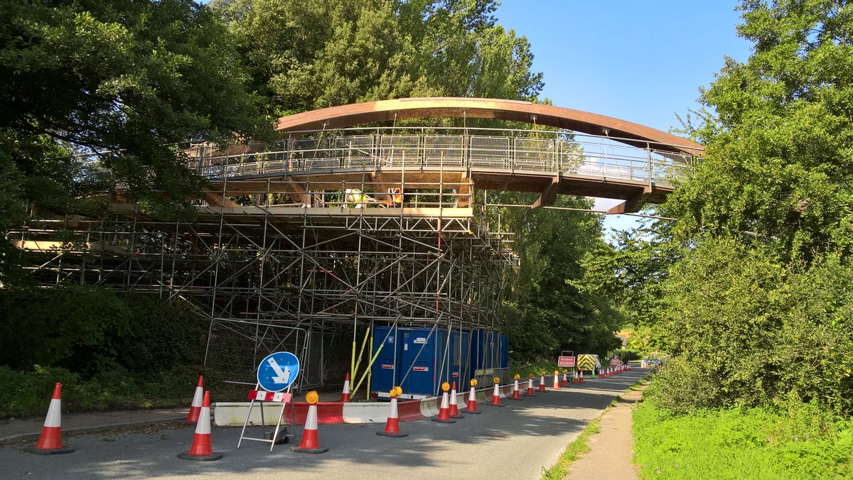 The #BridgeHeroes have also been busy in Wiltshire working on Black Dog Bridge which runs over the A4 between Chippenham and Calne. The team have worked hard to avoid road closures and keep the A4 open and running whilst work takes place. #RoadHeroes