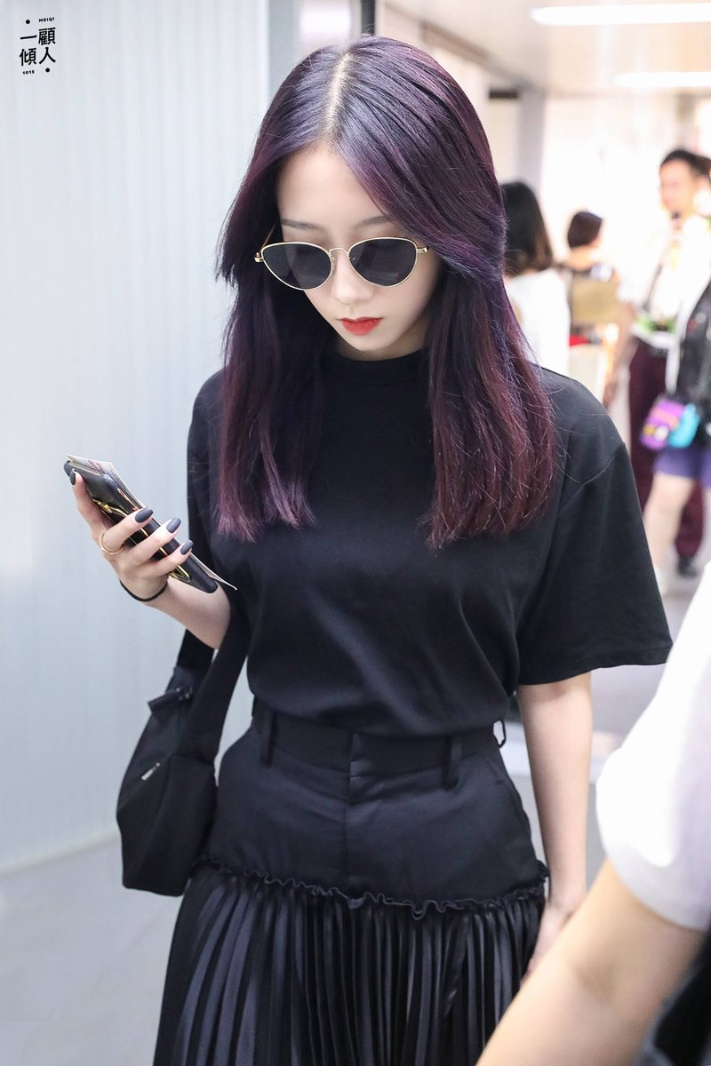 meiqibr's tweet photo. [#HQ] 060919 — #Meiqi @ Aeroporto de Pequim 🛫 (cr. 一顧傾人_MeiQi1015)

#미기 #孟美岐 #火箭少女101 https://t.co/CxdHPX4r6D