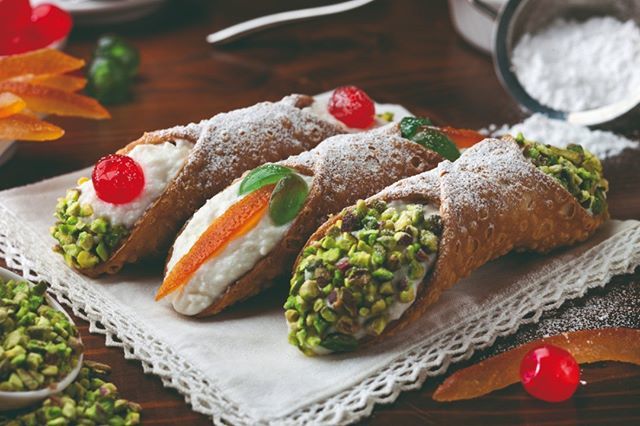 MancinelliGroup's tweet photo. Cosa c'è di meglio di un cannolo di ricotta per ritemprarsi? [...] Un cannolo di ricotta ti rimette in sesto. Ti riconcilia col mondo e con la vita.
(Rosalba Perrotta)
.
Tutto quello che di cui hai bisogno per i tuoi cannoli:
.
👉Bucce cannoli, linea … https://t.co/MWqIgrB3Kz https://t.co/9y68gTmQ4D