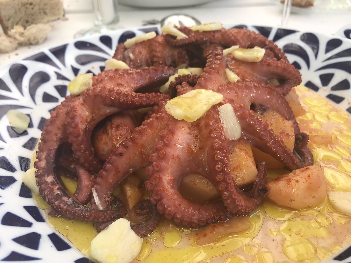 pgsarria's tweet image. Yo esto lo vi en Alien...o fue Alien quien se inspiró en esto? #Galicia #Pulpitos