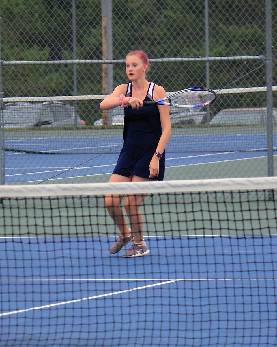 heatheryruth's tweet photo. Pics from Hal’s #tennistiebreaker wins last night! So very proud of how hard she played. (Also, Pipes was asked to be the #tennisteammanager for the #unityeaglestennis team! She was so excited!) #unityeaglepride #Varsitytennis #tennissisters #heathernelsonphotography https://t.co/iZeUfXuT4s