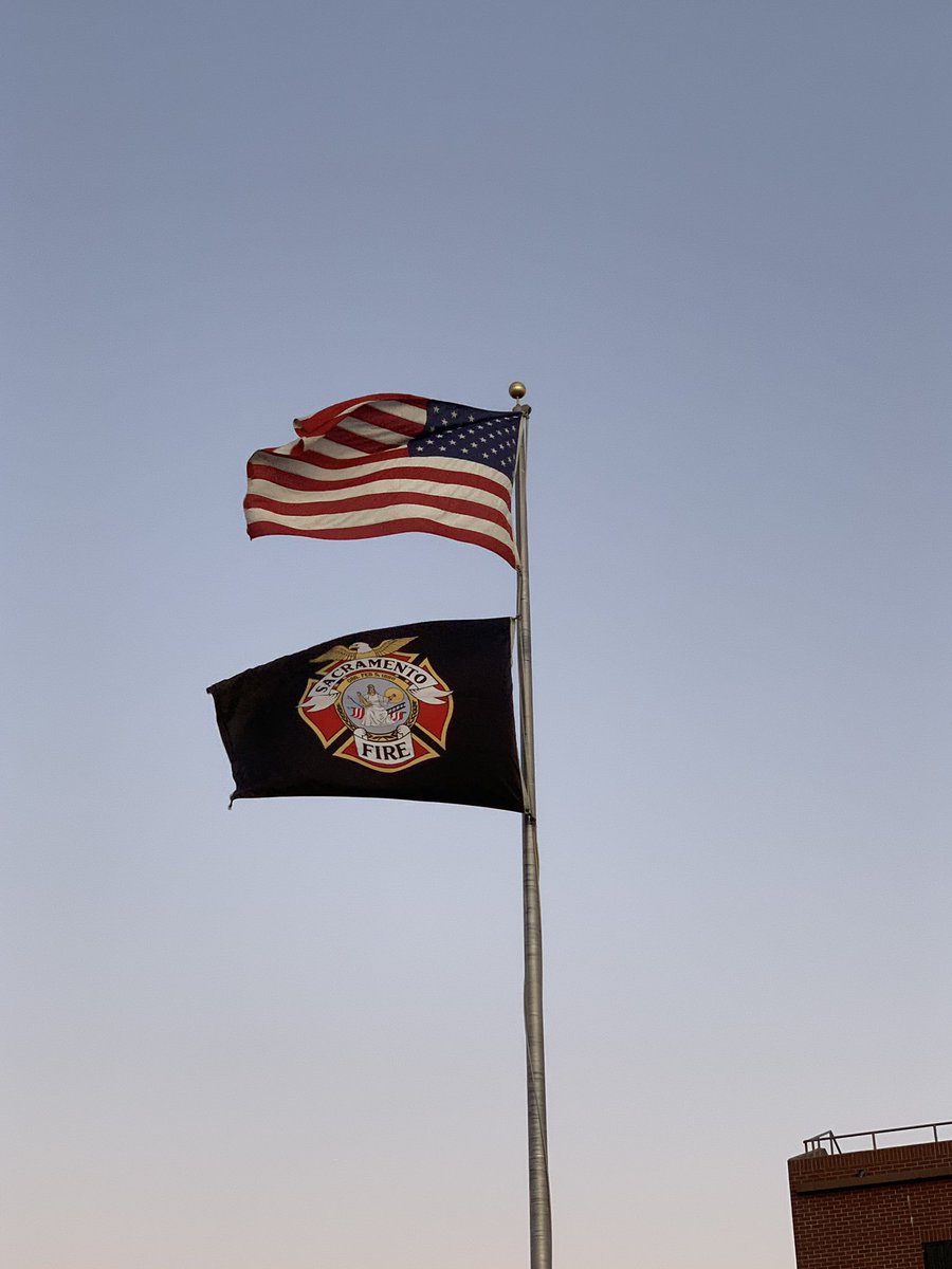 SacFirePIO's tweet image. Firefighters from #Sacramento Fire deployed last night to assist battling the #RedBankFire in Tehama County. Our region is providing mutual aid with members from @metrofirepio @FolsomFire @CosumnesFire &amp;amp; @WestSacFire . The fire is 0% contained and has burned over 6,000 acres.