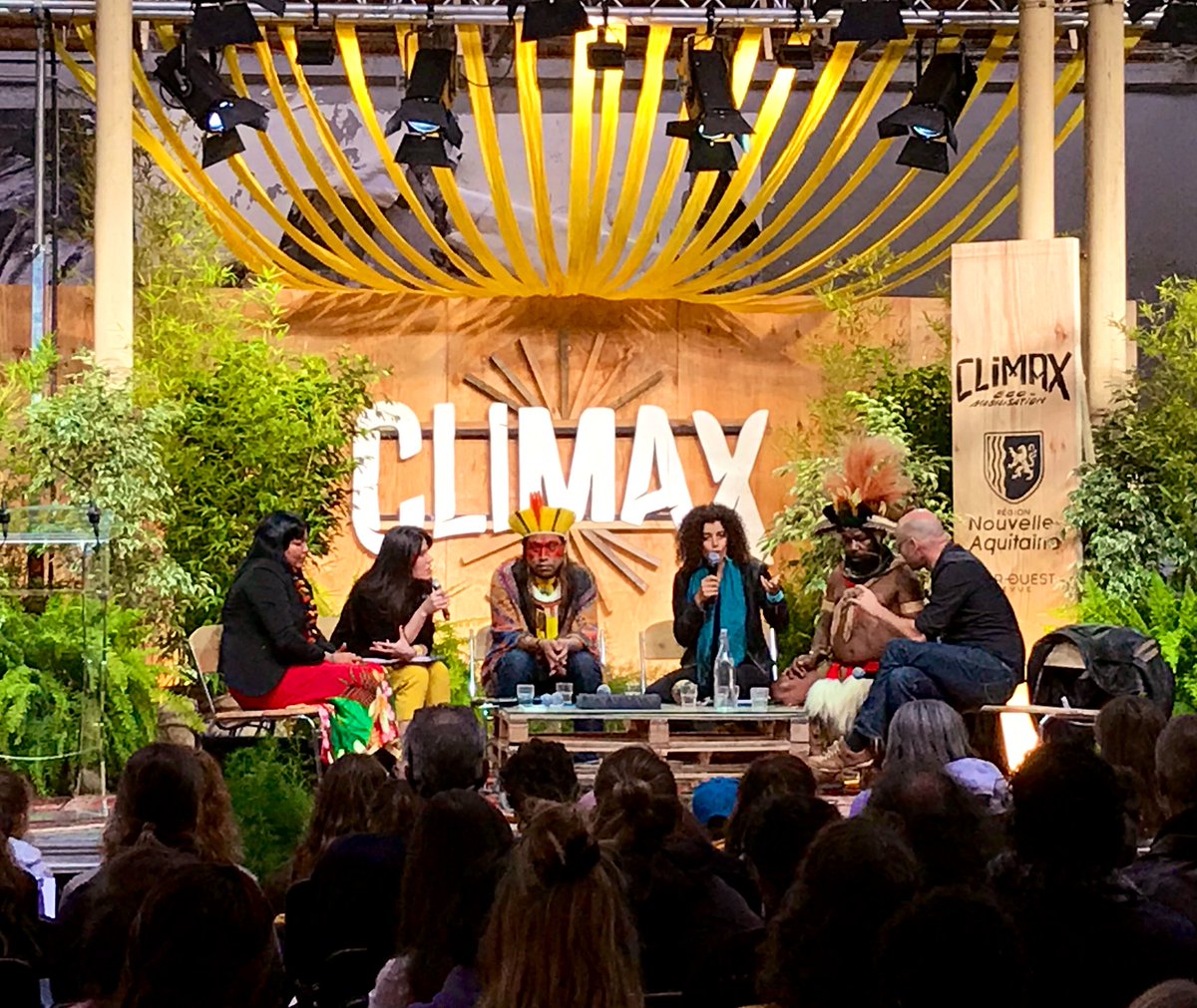 « Apprenez à vos enfants les valeurs de notre Terre Mère. Faites pression sur vos gouvernements pour nous aider à préserver nos peuples. » merci à <a href="/mundiyakepanga/">Mundiya Kepanga</a> <a href="/doziermarc/">Marc Dozier</a> <a href="/SabahRAHMANI/">Sabah RAHMANI</a> #matsiwauratxucarramae #KaiuluRodarteKamaiura <a href="/climaxfestival/">Climax Festival</a> 🙏🌳✊