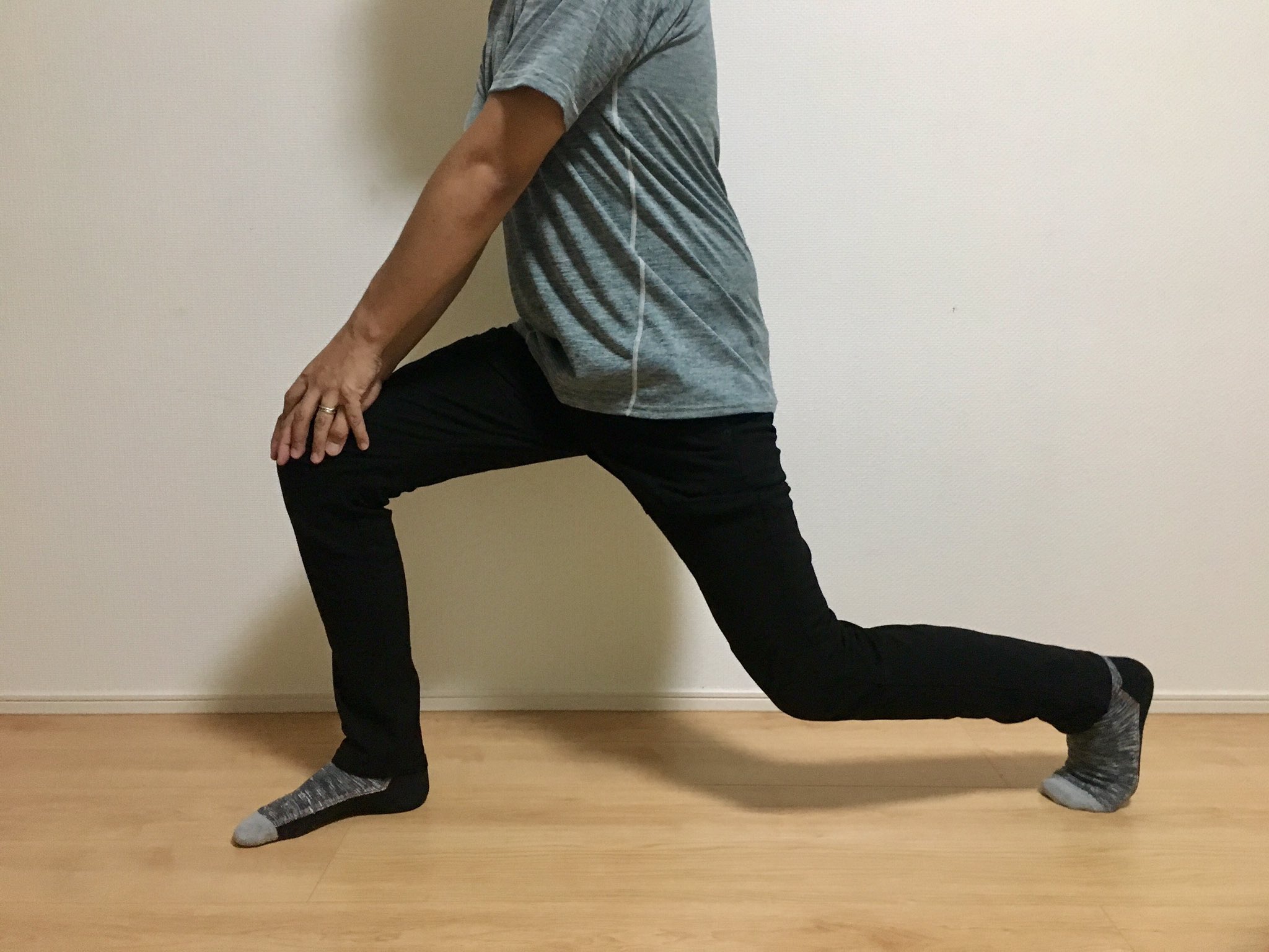 のざる キャンプお休み中 ワークマン新商品 エアロストレッチウォームスラックス の履き心地が素晴らしいのです 屈伸楽チンまるでジャージ 伸縮率150 を伝える為にどんなポーズしたらいい って妻に聞いた結果がコレ コレジャツタワラナイ