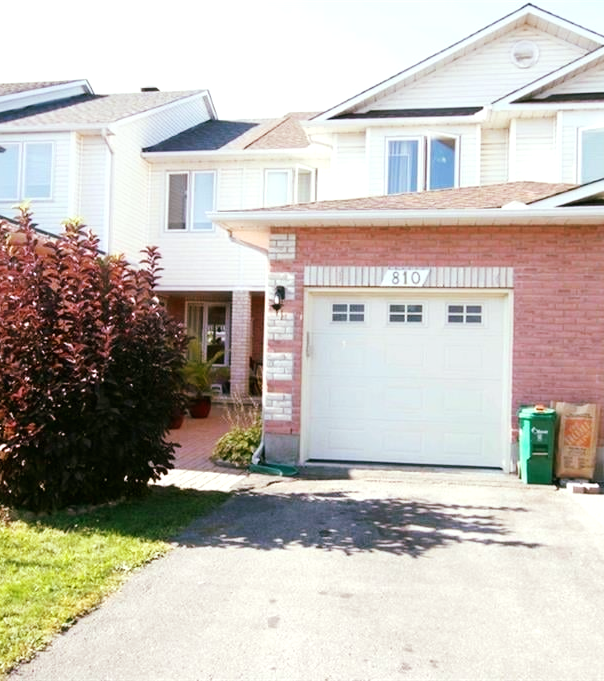 RemaxAbsolute_'s tweet photo. The #ListingOfTheWeek is this lovely 2+1 bedrooms, 2.5 baths, townhouse in Fallingbrook with interlock walkway.

For more information visit:https://t.co/ILHRiy9feA…/ottawa-…/810-nesting-way/1167035
Listing Agent: Fern Beauchamp &amp; Nick Beauchamp https://t.co/Es622SxkIW
