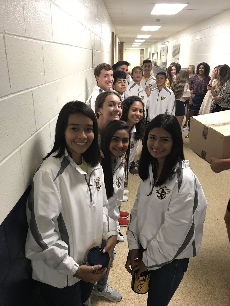 CrossShs's tweet photo. Pep Rally time!!! #makeit2 https://t.co/t32i4liyKF