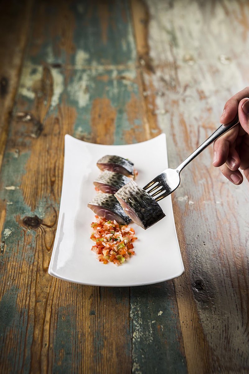 La caballa con piriñaca es el ejemplo perfecto de la cocina marinera del siglo XXI de nuestra taberna 💥 los clásicos nunca fallan!!
.
.
.
Mackerel with tomato salad is the classic example of the marine cuisine from the XXI century of our Taberna 💥