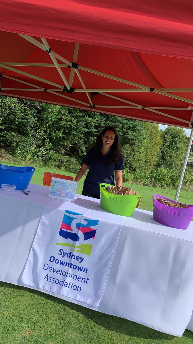 We’re here at hole #8 for the 3rd annual @SydCreditUnion Charitable Foundation Battle of the Golden Jackets. Hoping one lucky golfer gets a hole in one, $10,000 & a set of Touredge EXS Series clubs! ⛳️