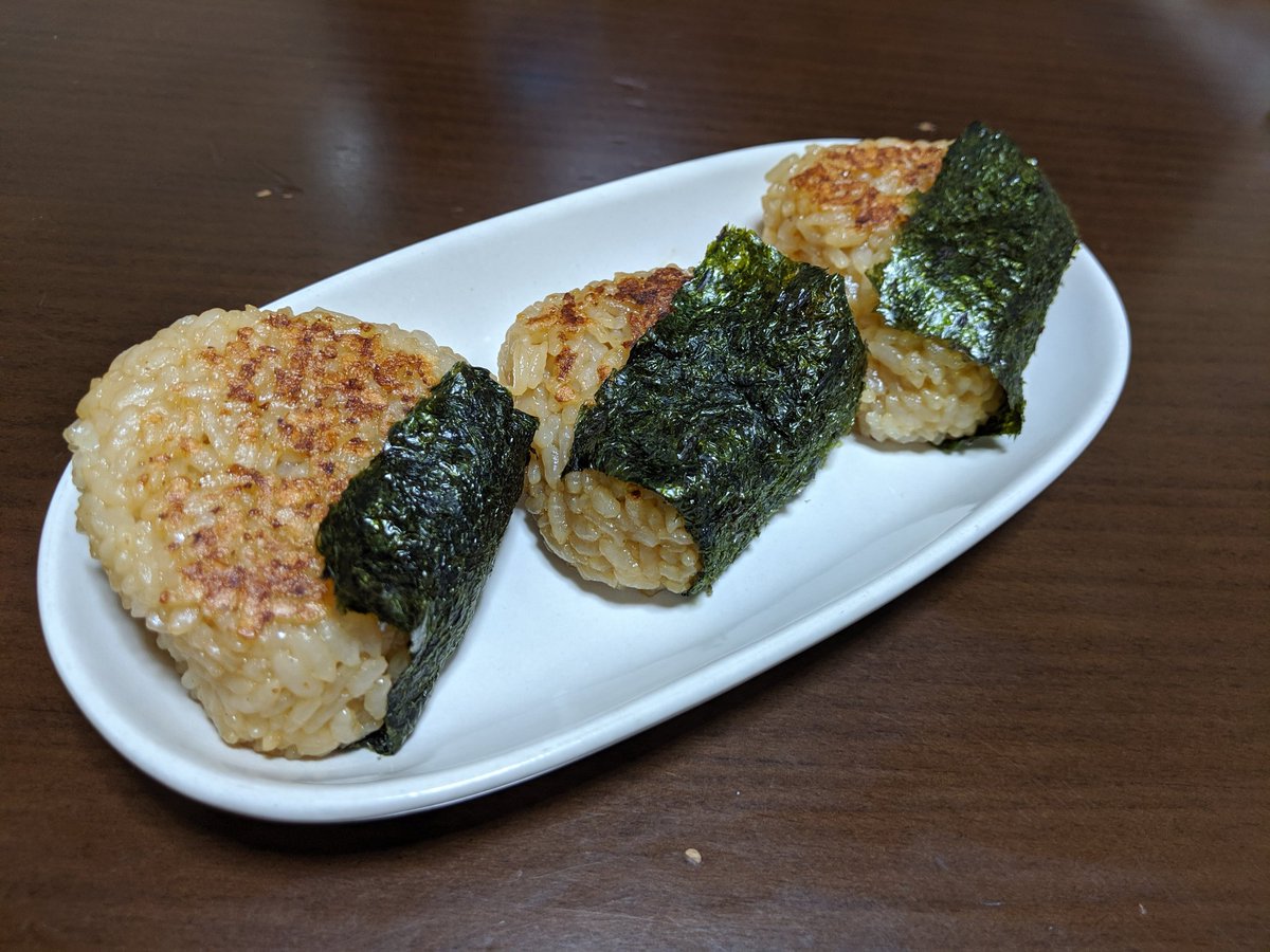 ヒロす En Twitter 夜食に はらぺこグリズリーさん Cheap Yummy のレシピから焼きおにぎり めちゃくちゃウマい 焼きおにぎりなんて醤油塗ってグリルで焼くしか作ったことなかっただけに これは感動 ごちそうさまでした 世界一美味しい手抜きごはん 夜食