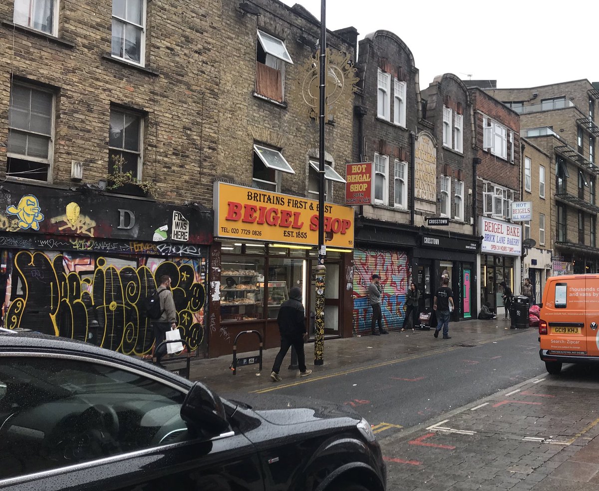 MarcoSELondon's tweet photo. Itβs been too long. Brick Lane for salt beef, pickle and mustard. The best value snack in London. #london #bricklane #eastLondon #beigelshop https://t.co/duvxtRO3Sr