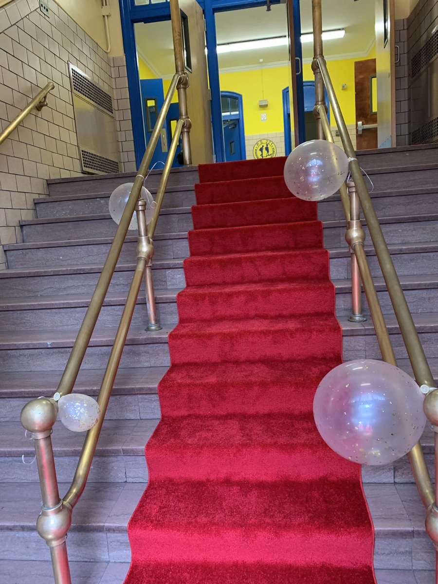Rolling out the red carpet for the first day of school 📸⭐️ #redcarpet #onlythebest #ourshiningstars #wedoitforthekids #FirstDayOfSchool #welcometobrooklyn #publicschoolproud #nycdoe @P221k @NYCSchools @NYCMayor @DOEChancellor @CSD17NYC @IClarenceEllis @CarlenGateau @K221Ulysse