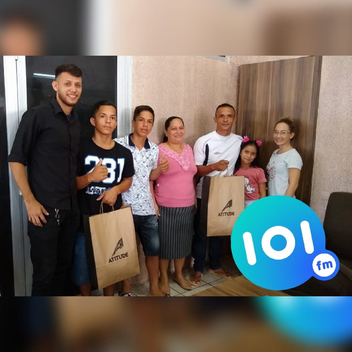 101fmap's tweet image. 🎯PROMOÇÃO NOVO LOOK DO PAPAI🎯
🔥Rádio 101 FM e Flash Gás 🔥
Parabenizam ao papai ganhador
🥳 Valci da Silva Magalhães 🥳
Ganhou R$ 1.500,00 em compras na
Loja Atitude 😊🤝😎

Parabéns!!!!

E tem novidades... chegando...
Para o Dia das Crianças...
🥳🥳🥳
Aguarde....
🥳🥳🥳