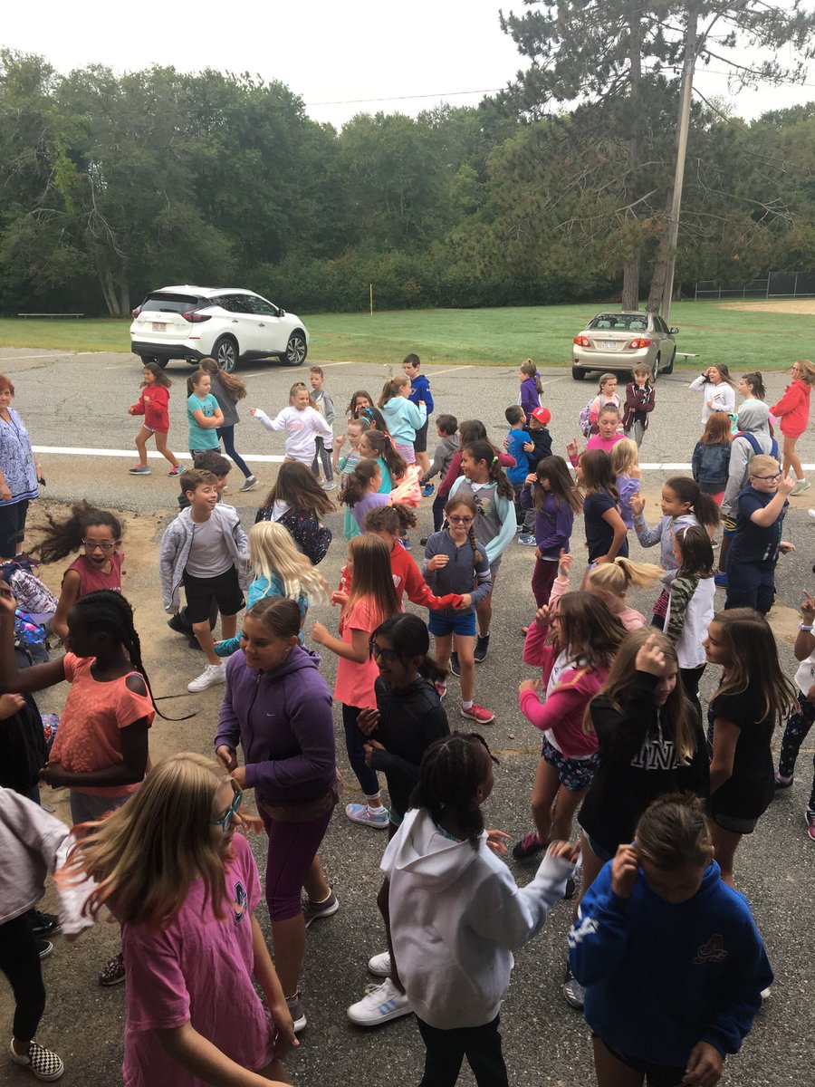 ClockerTalk's tweet photo. On Friday...WE DANCE because #KidsDeserveIt Dance Party Fridays are my favorite! #180DaysOfPositivity https://t.co/xzmAujdPRv