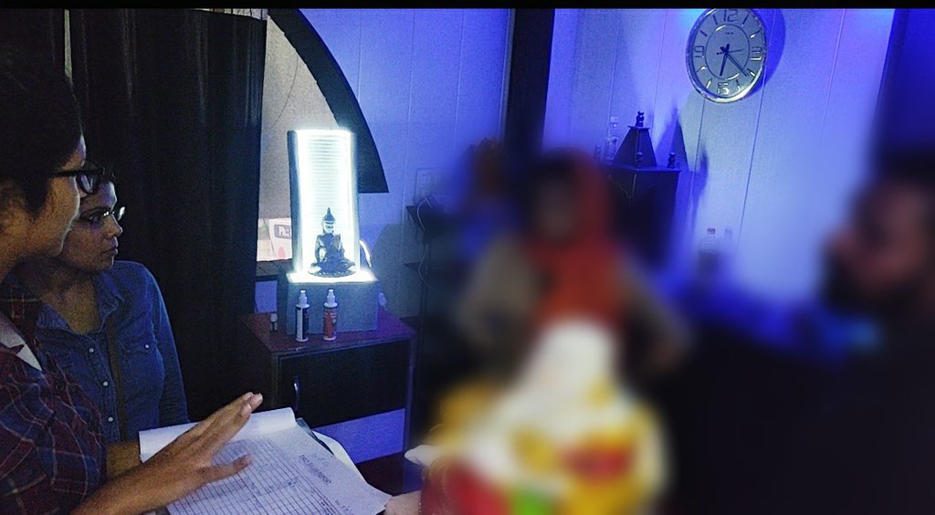 SwatiJaiHind's tweet image. स्पा के ख़िलाफ़ ख़ूब काल 181 पे आयें हैं। हम जहाँ जा रहे हैं, लाइन से स्पा बंद हो रहे हैं।

पंजाबी बाघ के ‘पर्फ़ेक्ट’ स्पा पहुँचे। लाइसेन्स तक न था। बहुत से स्पा डर के दुकान बंद कर भाग गये।

पुलिस MCD अगर अपना काम करें, तो दिल्ली के सब स्पा बंद हो जाएँ! कब तक हाथ धरे बैठेंगे?