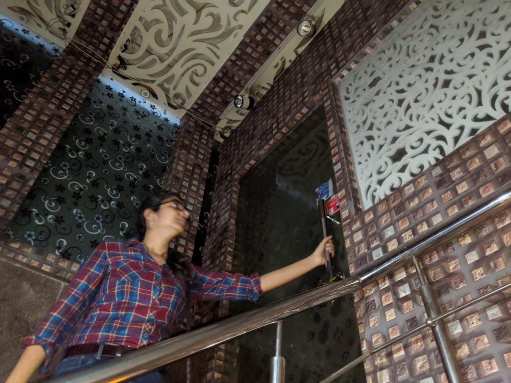 SwatiJaiHind's tweet image. स्पा के ख़िलाफ़ ख़ूब काल 181 पे आयें हैं। हम जहाँ जा रहे हैं, लाइन से स्पा बंद हो रहे हैं।

पंजाबी बाघ के ‘पर्फ़ेक्ट’ स्पा पहुँचे। लाइसेन्स तक न था। बहुत से स्पा डर के दुकान बंद कर भाग गये।

पुलिस MCD अगर अपना काम करें, तो दिल्ली के सब स्पा बंद हो जाएँ! कब तक हाथ धरे बैठेंगे?