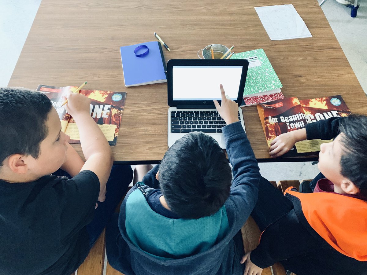 carolinefarlow1's tweet image. Using #classflow to have #interactive discussions about our #Storyworks magazines #FarlowsFourthies @SedgeGardenES