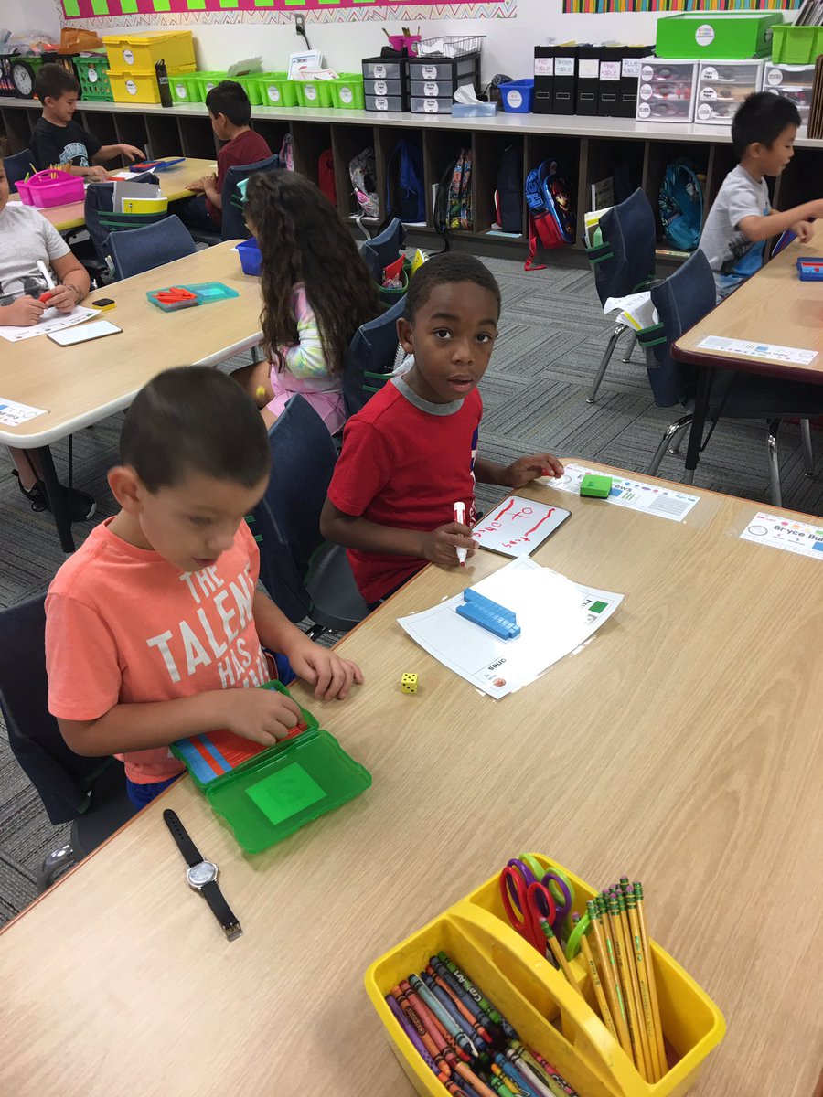 SmithsBobcats's tweet photo. Building and writing numbers 0-60 with our math partners @jenwag18 @SunsetValleyES https://t.co/3vcWLqweIa