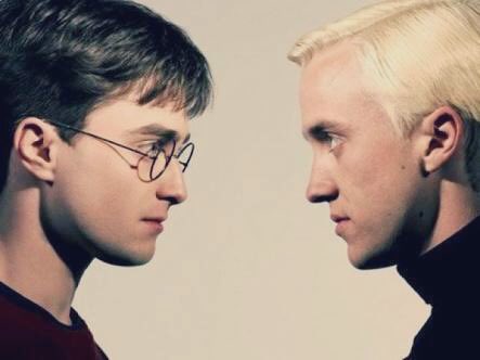cryzquad's tweet photo. AU drarry 🌙
Onde Draco é apaixonado por seu melhor amigo, Harry, que o vê apenas como um diário para lhe contar sobre seus relacionamentos fracassados. https://t.co/AgD5eYfe1E